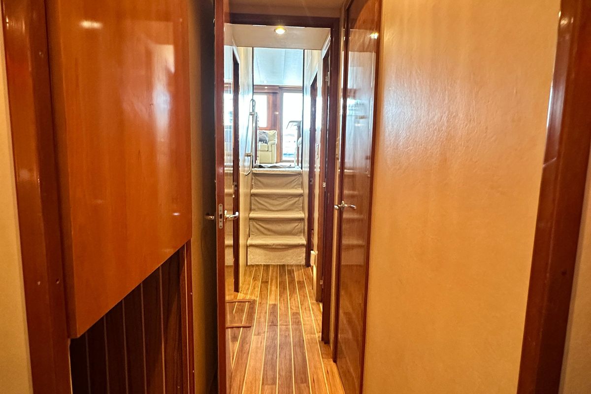 2002 Hatteras 50 
