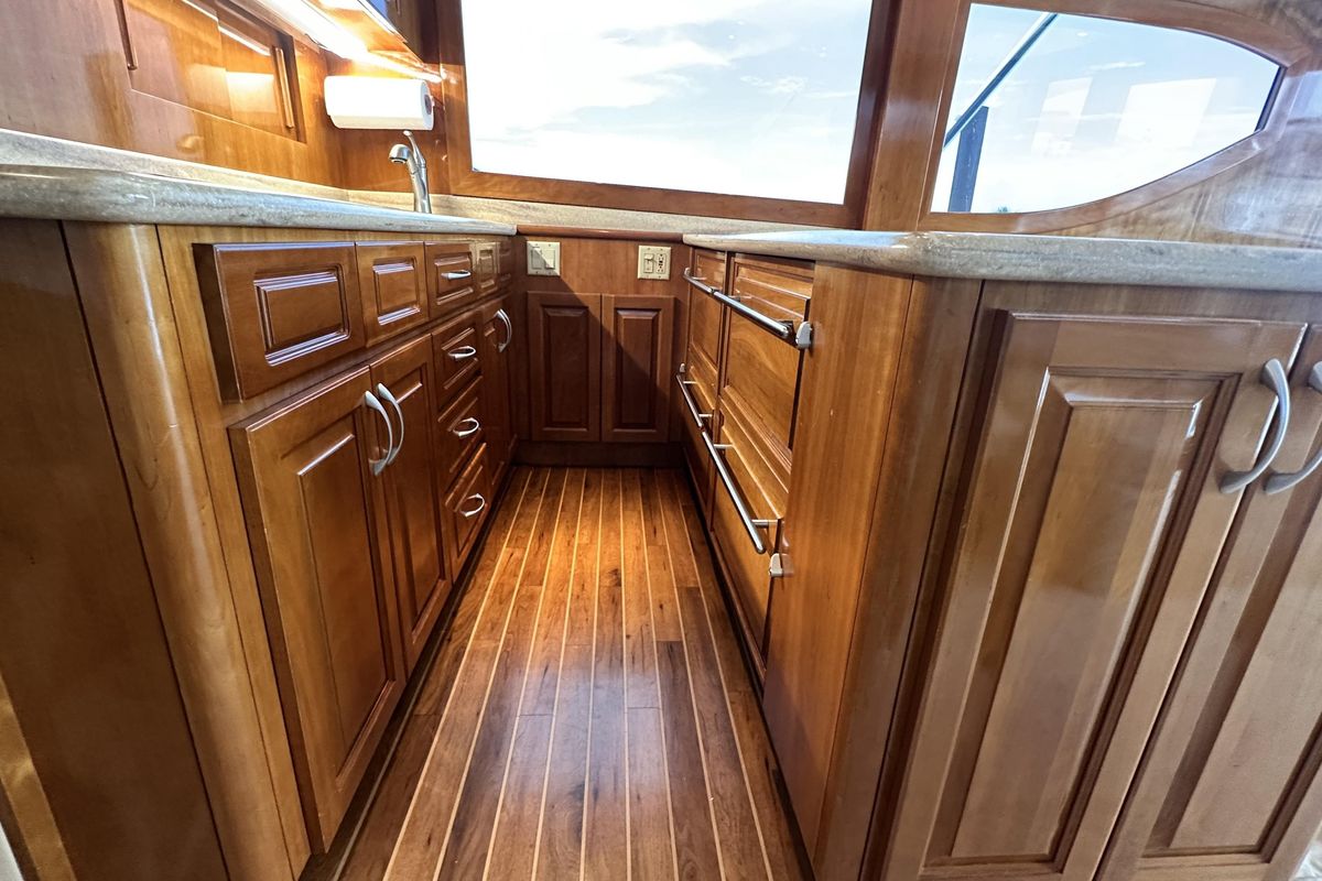 2002 Hatteras 50 