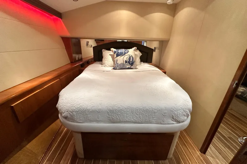 Loca Louise Yacht Photos Pics Luxurious bedroom interior of 2002 Hatteras 50 Convertible Sportfish yacht.