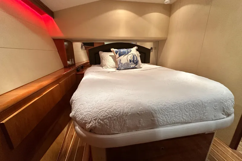 Loca Louise Yacht Photos Pics Luxurious bedroom interior of 2002 Hatteras 50 Convertible Sportfish yacht.