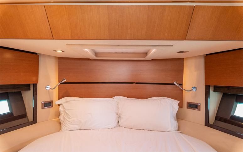 2011 Azimut 48 
