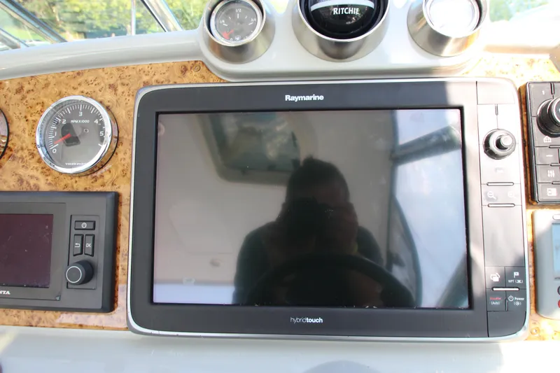  Yacht Photos Pics Dashboard of a 2012 Formula 400 Super Sport with Raymarine electronics.