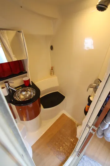 Yacht Photos Pics 2012 Formula 400 Super Sport boat bathroom with sink and shower