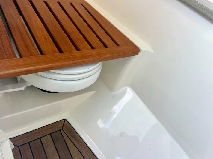  Yacht Photos Pics 2021 Boston Whaler 320 Vantage - Image 18