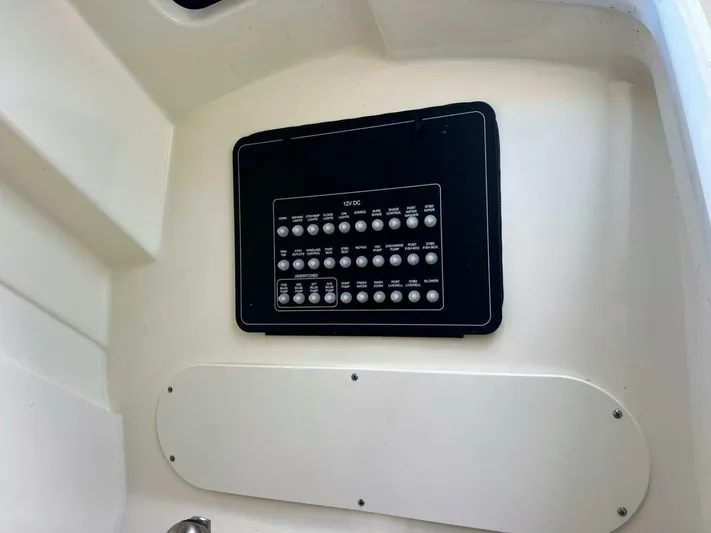  Yacht Photos Pics 2021 Boston Whaler 320 Vantage - Image 22