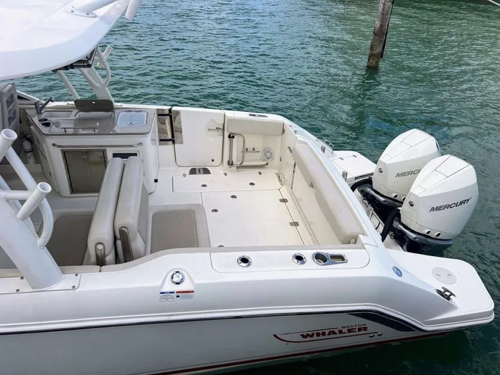  Yacht Photos Pics 2021 Boston Whaler 320 Vantage - Image 3
