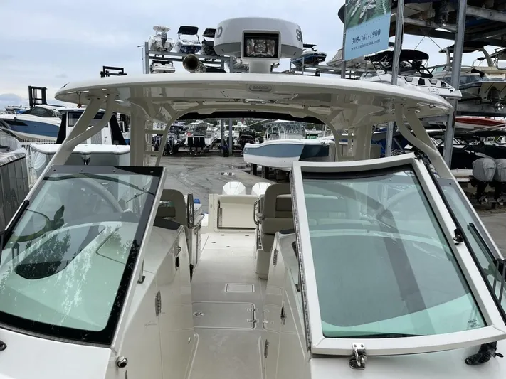  Yacht Photos Pics 2021 Boston Whaler 320 Vantage - Image 13