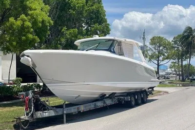 Tiara Yachts 43 LS
