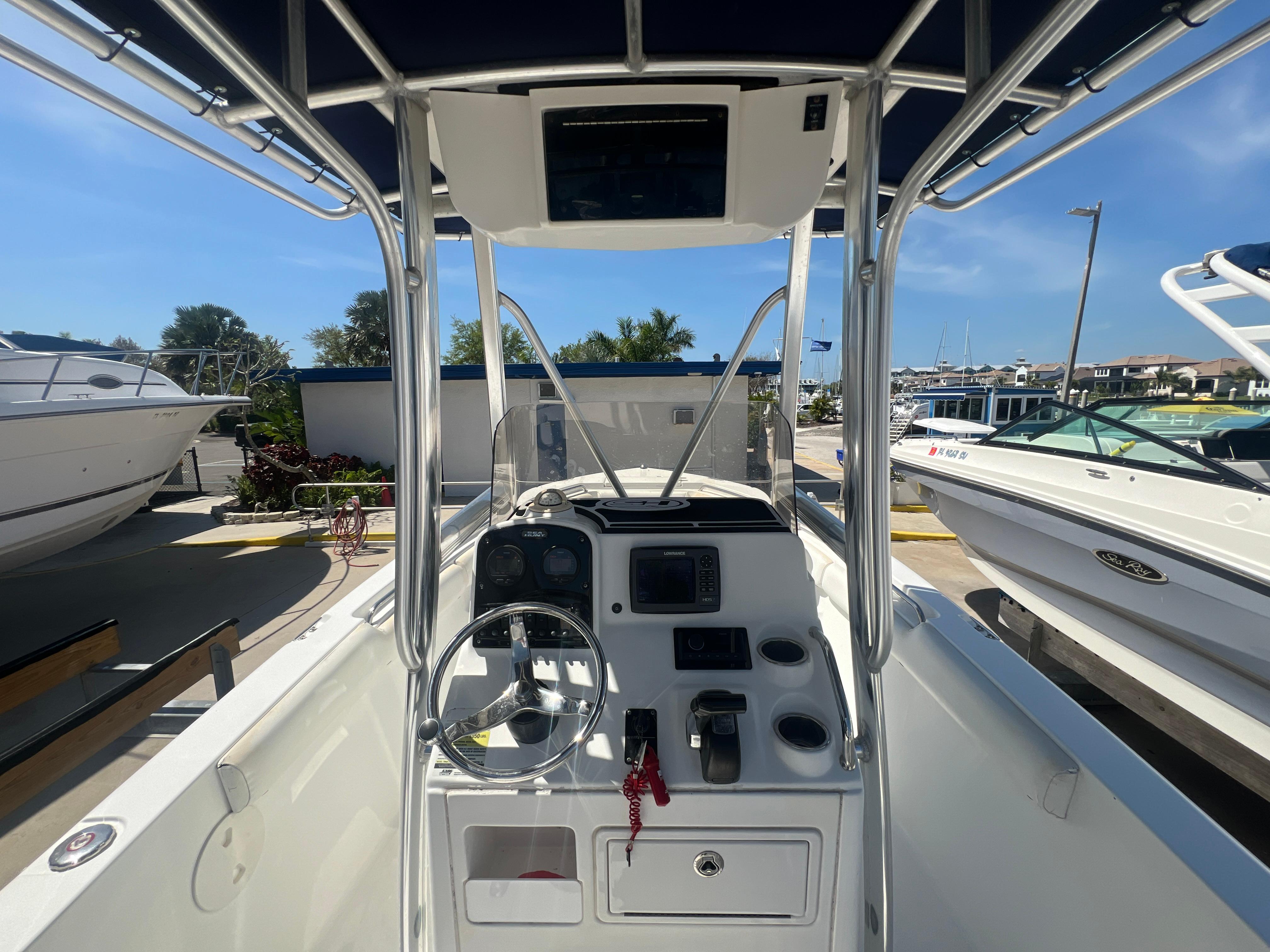 2012 Sea Hunt 211 Ultra