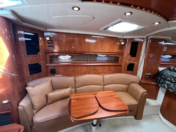 2006 Four Winns 348 Vista Yacht Photos Pics Interior of 2006 Four Winns 348 Vista yacht with leather seating and wooden cabinetry.