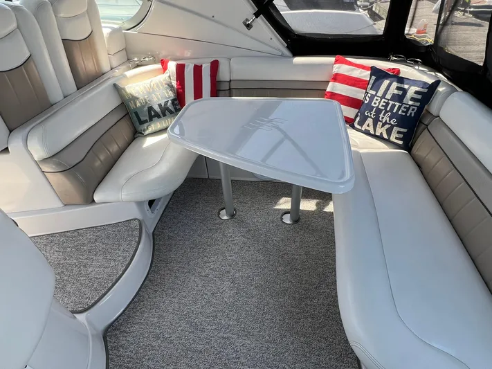 2006 Four Winns 348 Vista Yacht Photos Pics Interior of 2006 Four Winns 348 Vista boat with cozy seating and decorative pillows.