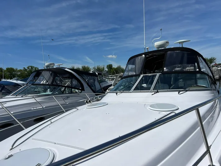 2006 Four Winns 348 Vista Yacht Photos Pics 2006 Four Winns 348 Vista yacht docked under a clear blue sky.