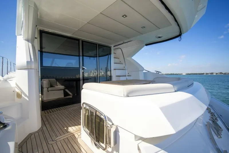  Yacht Photos Pics 2017 Sunseeker 52 Manhattan - Image 16