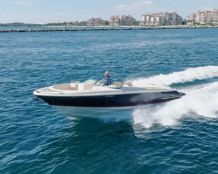 2018 Chris-Craft 30 Launch