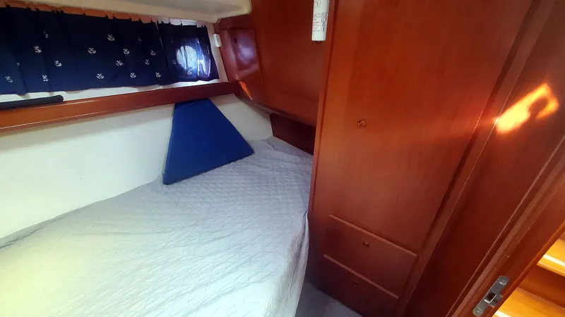 Kissed Some Frogs Yacht Photos Pics Guest Stateroom Starboard Aft