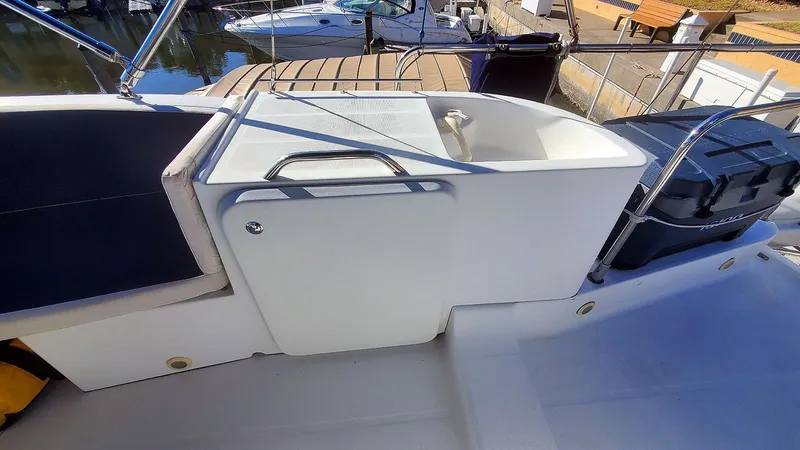 Kissed Some Frogs Yacht Photos Pics Flybridge Wet Bar