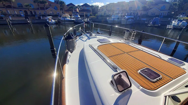 Kissed Some Frogs Yacht Photos Pics Fore Deck Port Walkway