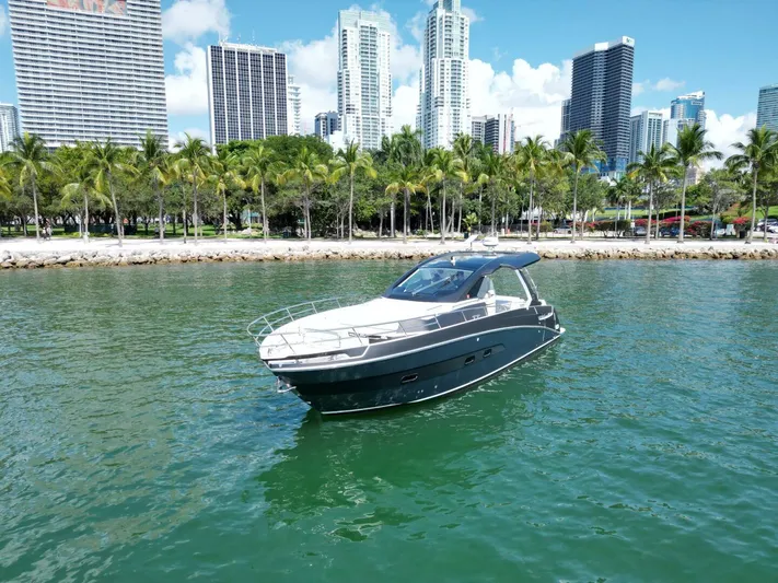  Yacht Photos Pics 2020 Azimut Verve 40 - Image 2