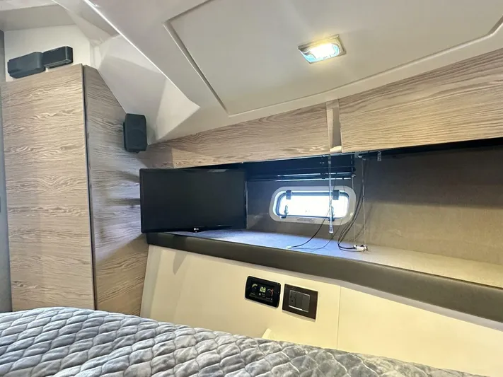  Yacht Photos Pics 2020 Azimut Verve 40 - Image 43