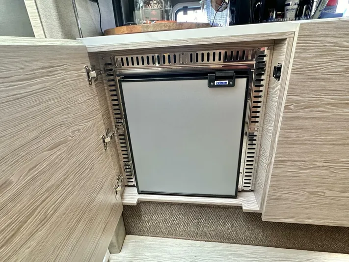  Yacht Photos Pics 2020 Azimut Verve 40 - Image 40