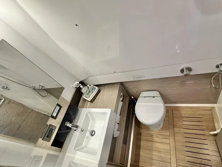  Yacht Photos Pics 2020 Azimut Verve 40 - Image 35