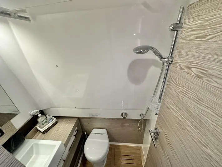  Yacht Photos Pics 2020 Azimut Verve 40 - Image 36