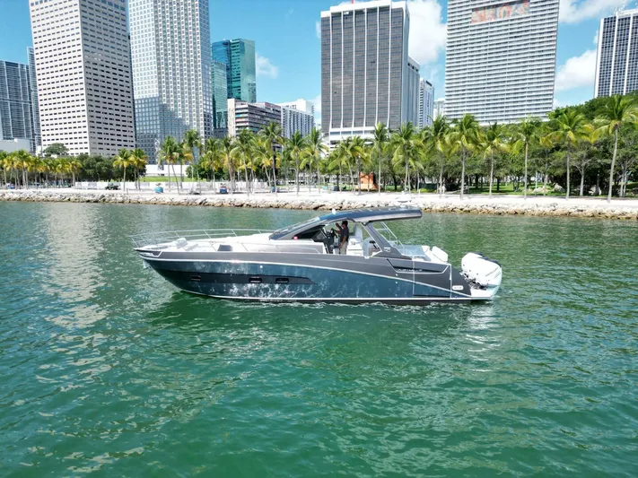  Yacht Photos Pics 2020 Azimut Verve 40 - Image 1