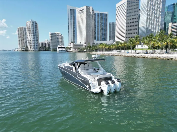  Yacht Photos Pics 2020 Azimut Verve 40 - Image 4