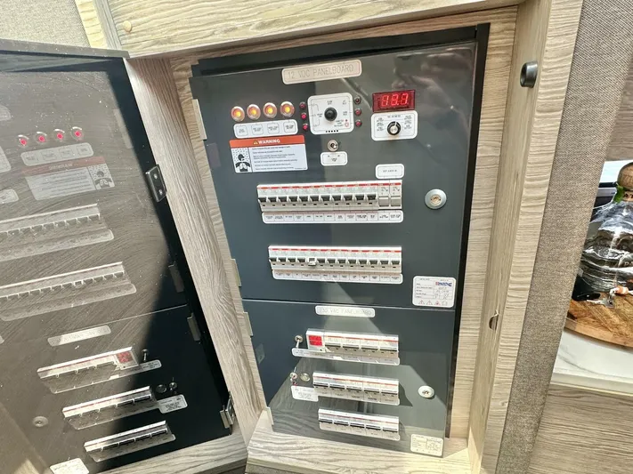  Yacht Photos Pics 2020 Azimut Verve 40 - Image 38