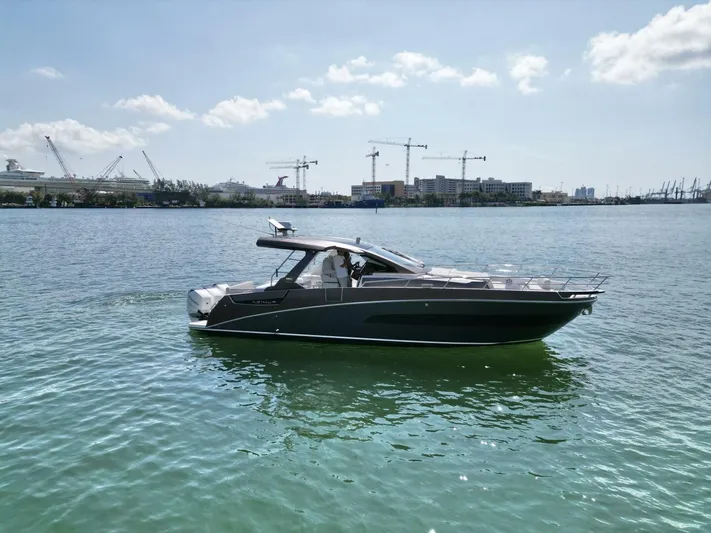  Yacht Photos Pics 2020 Azimut Verve 40 - Image 8