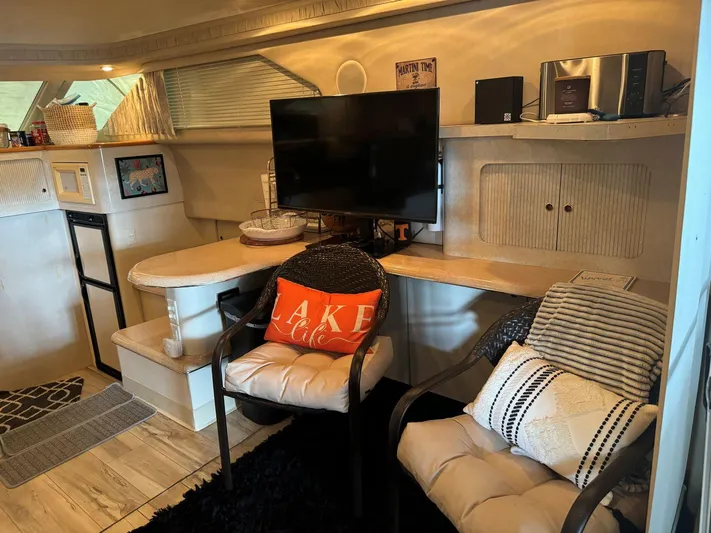  Yacht Photos Pics Interior of 1996 Sea Ray 400 Sedan Bridge with cozy seating and TV.