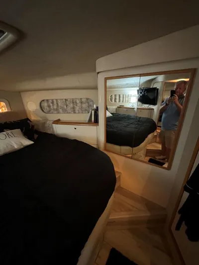  Yacht Photos Pics Interior of 1996 Sea Ray 400 Sedan Bridge yacht with bed and mirror.