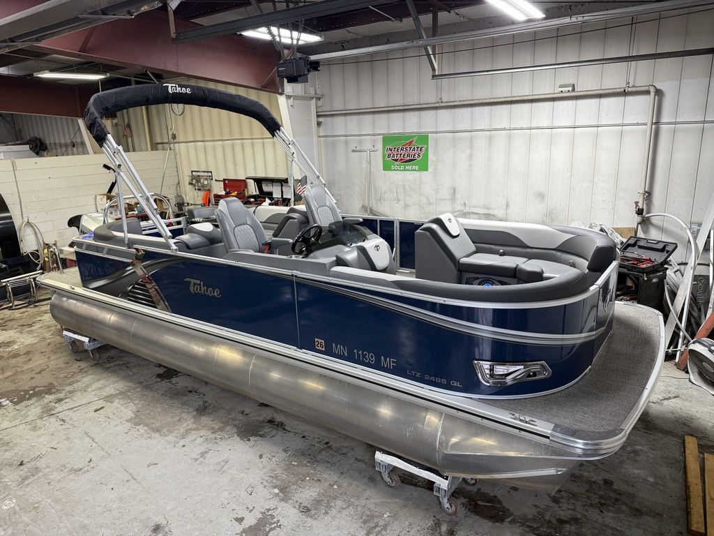Tahoe LTZ 2385 Quad Lounge Tritoon Pontoon & Honda 4-Stroke EFI