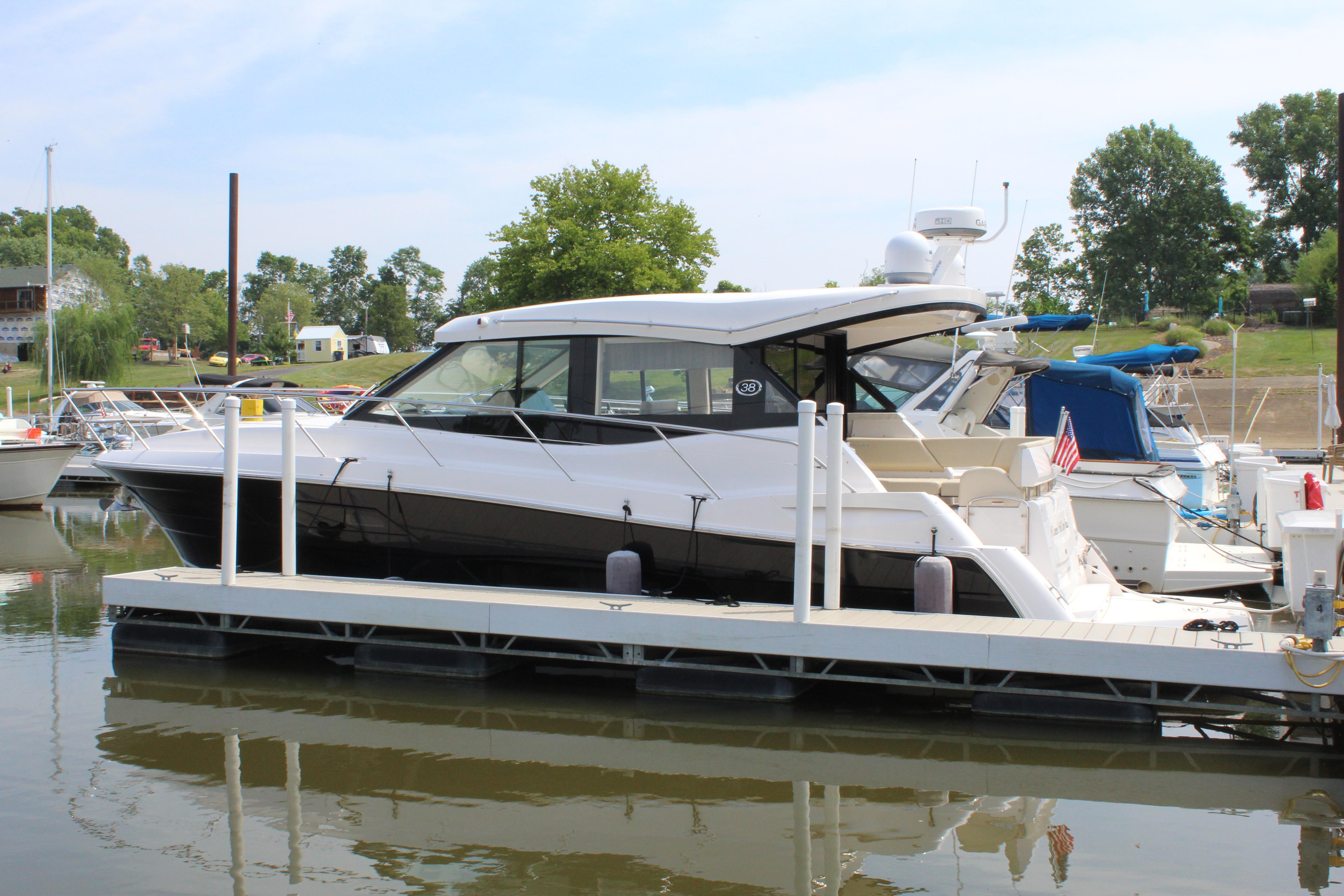 2020 Regal 38 Grande Coupe with Seakeeper