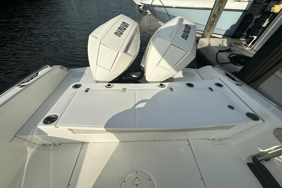 2021 Boston Whaler 270 Dauntless