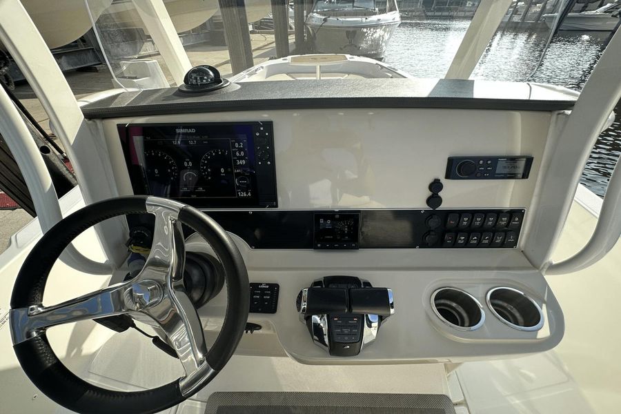 2021 Boston Whaler 270 Dauntless