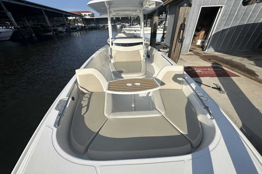 2021 Boston Whaler 270 Dauntless