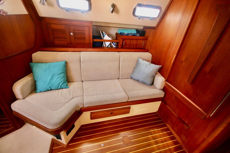 2005 Island Packet 370