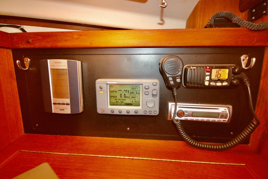 2005 Island Packet 370