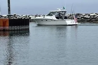 Got Fish Yacht Photos Pics 2005 Tiara Yachts 3200 Open cruising near rocky shoreline.