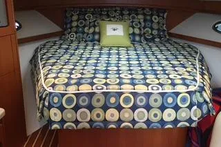 Got Fish Yacht Photos Pics 2005 Tiara Yachts 3200 Open cabin with patterned bedding and decorative pillow.