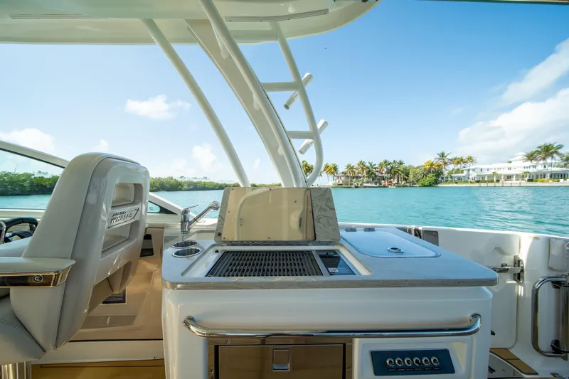  Yacht Photos Pics 2018 Boston Whaler 320 Vantage boat interior with ocean view and luxurious seating.