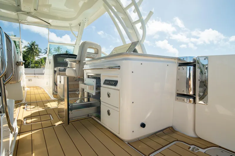  Yacht Photos Pics 2018 Boston Whaler 320 Vantage interior with sleek design and modern amenities.
