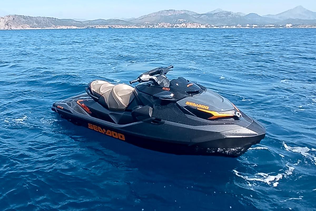 GTX230 SEADOO 2022年 13.5アワー 中古艇