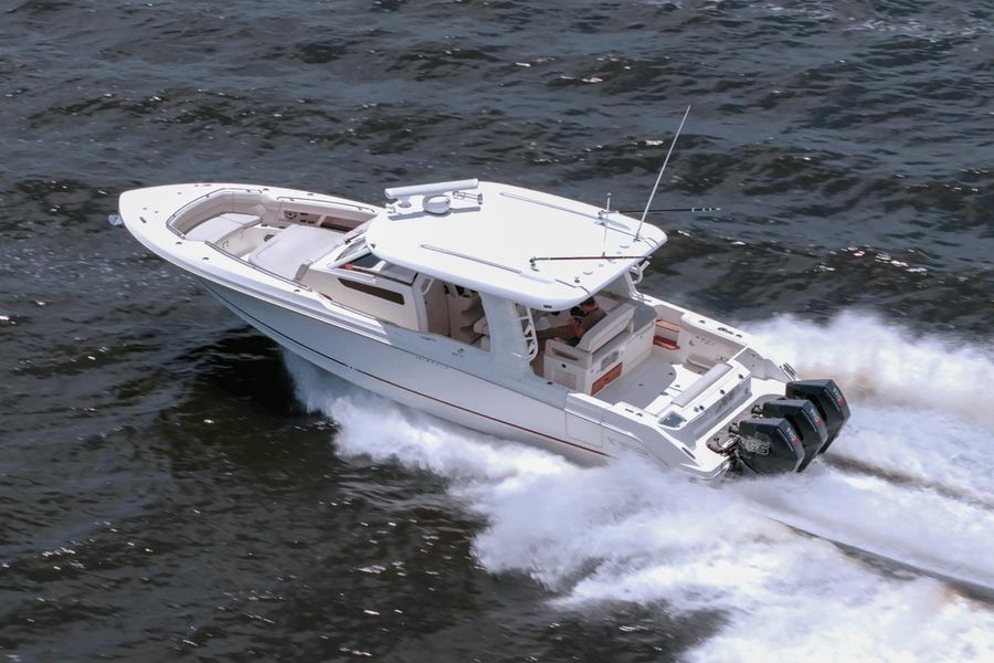 2020 Boston Whaler 350 Realm