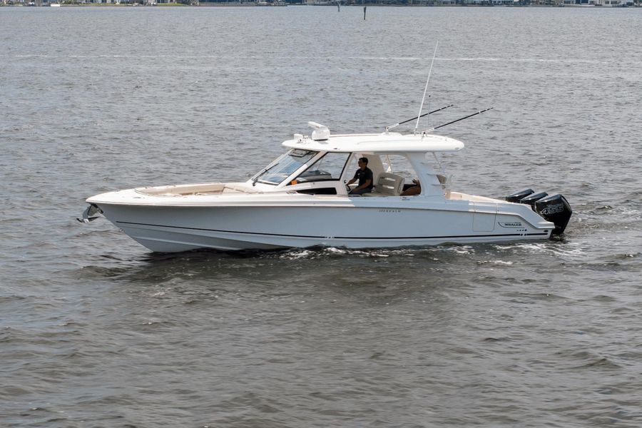 2020 Boston Whaler 350 Realm