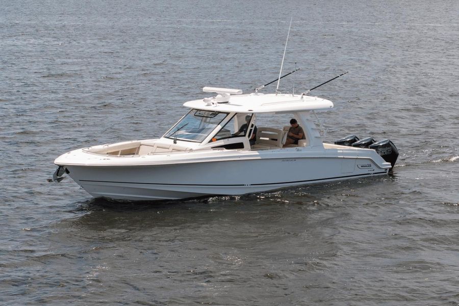 2020 Boston Whaler 350 Realm