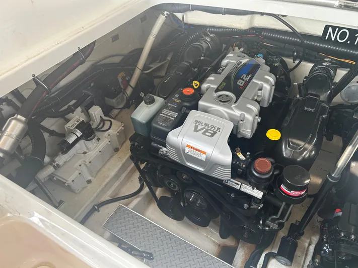  Yacht Photos Pics 2017 Formula 350 CBR engine compartment with V8 engine, showcasing clean and organized layout.