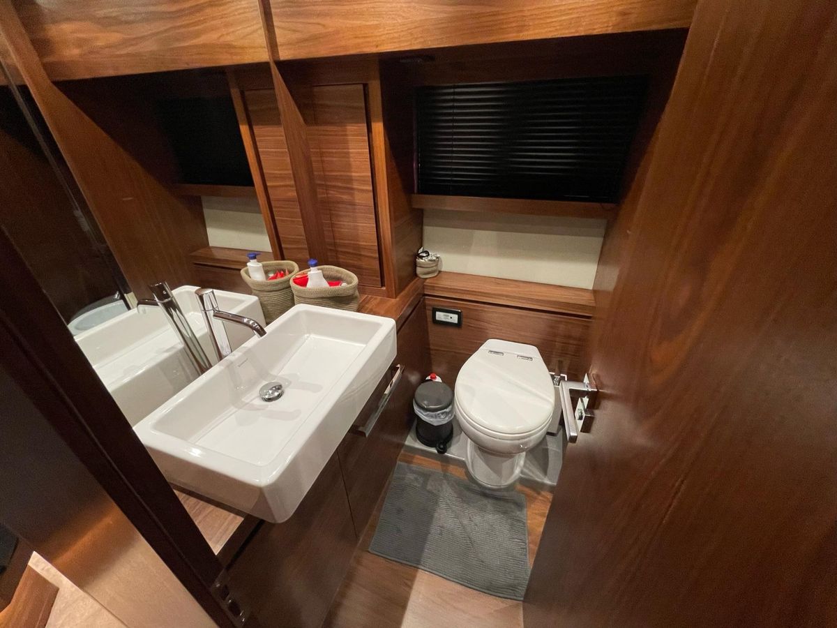 2017 Sundeck Yachts 56 
