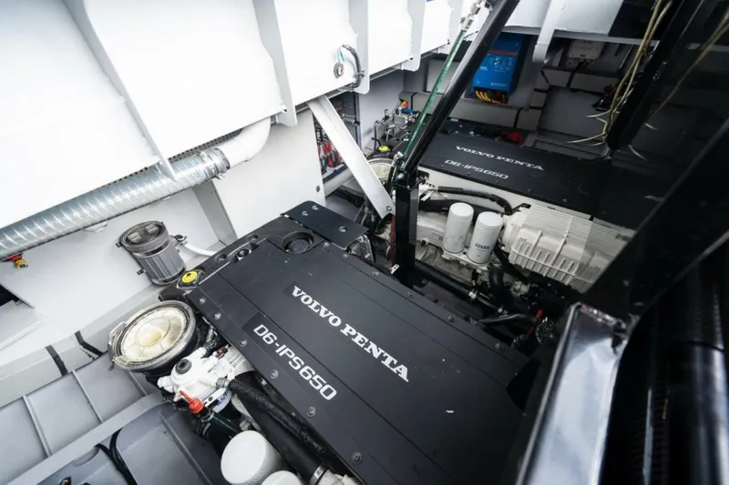  Yacht Photos Pics 2022 Vanquish Yachts Vq45 - Image 48